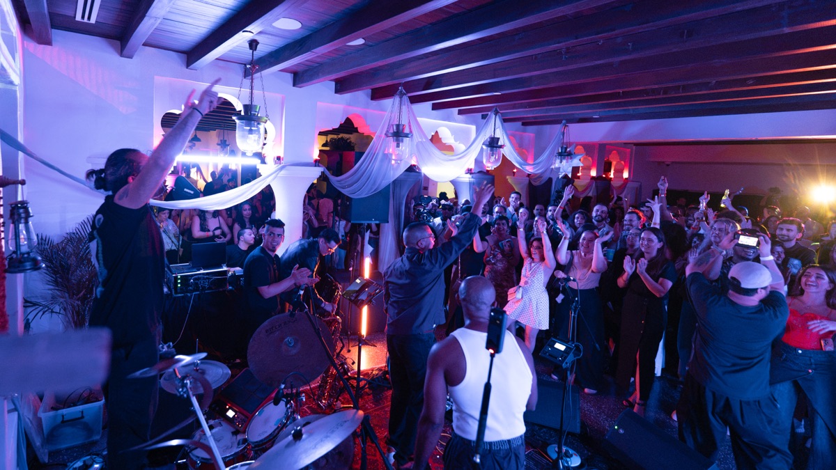 Arms up across the whole crowd at the end of a song